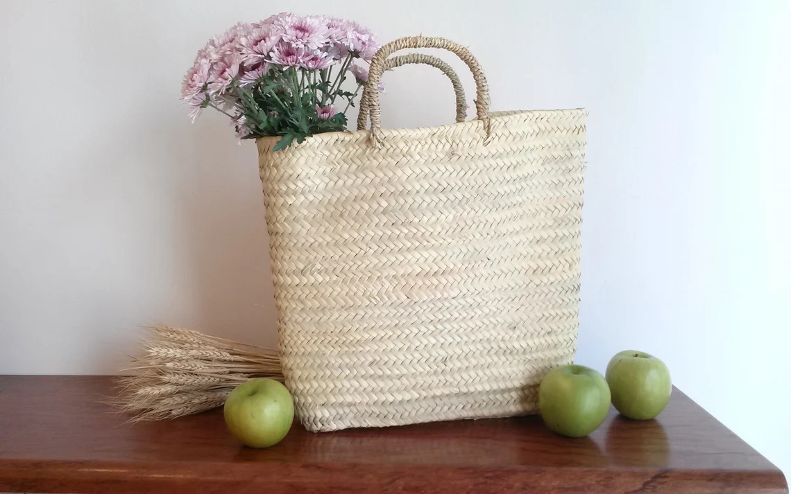 straw bag with natural handles